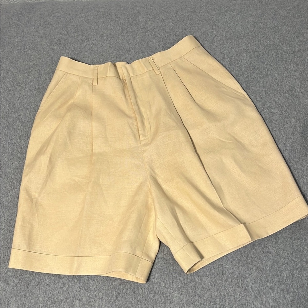 Classiques Entier High-Waist Pale Yellow Pleated Shorts